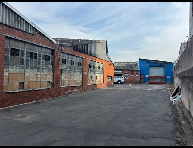 8,000M² MINI FACTORY FOR SALE IN ISIPINGO RAIL